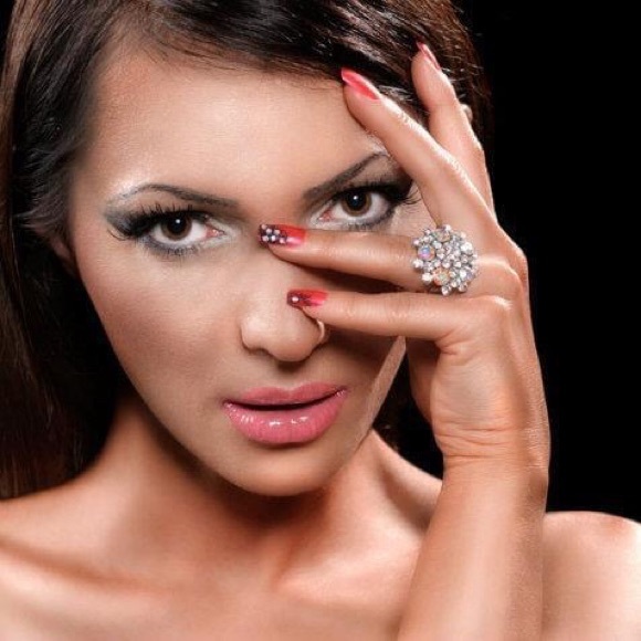 Meet your Posher, Anita - Picture 2 of 4